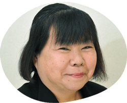 バス添乗員 佐山 恵美子